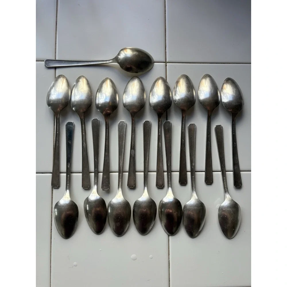 VTG 1881 Rogers Silver Triple Plate Oneida Capri  Spoon 6